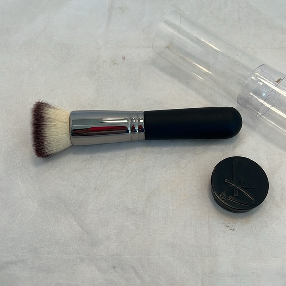 IT Cosmetics by Jamie Kern Contour brush - Picture 5 of 7